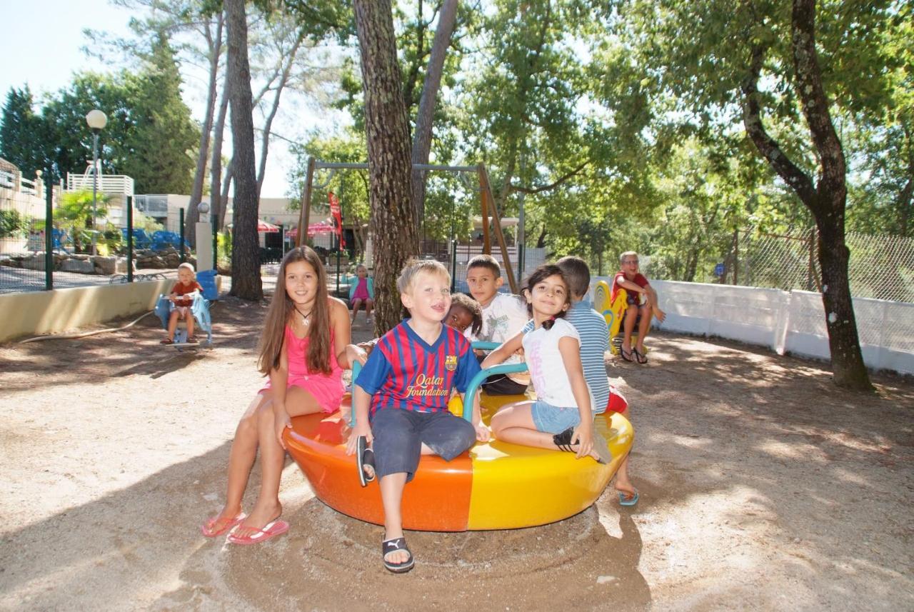 Camping Le Parc Saint-Paul-en-Forêt Exterior foto
